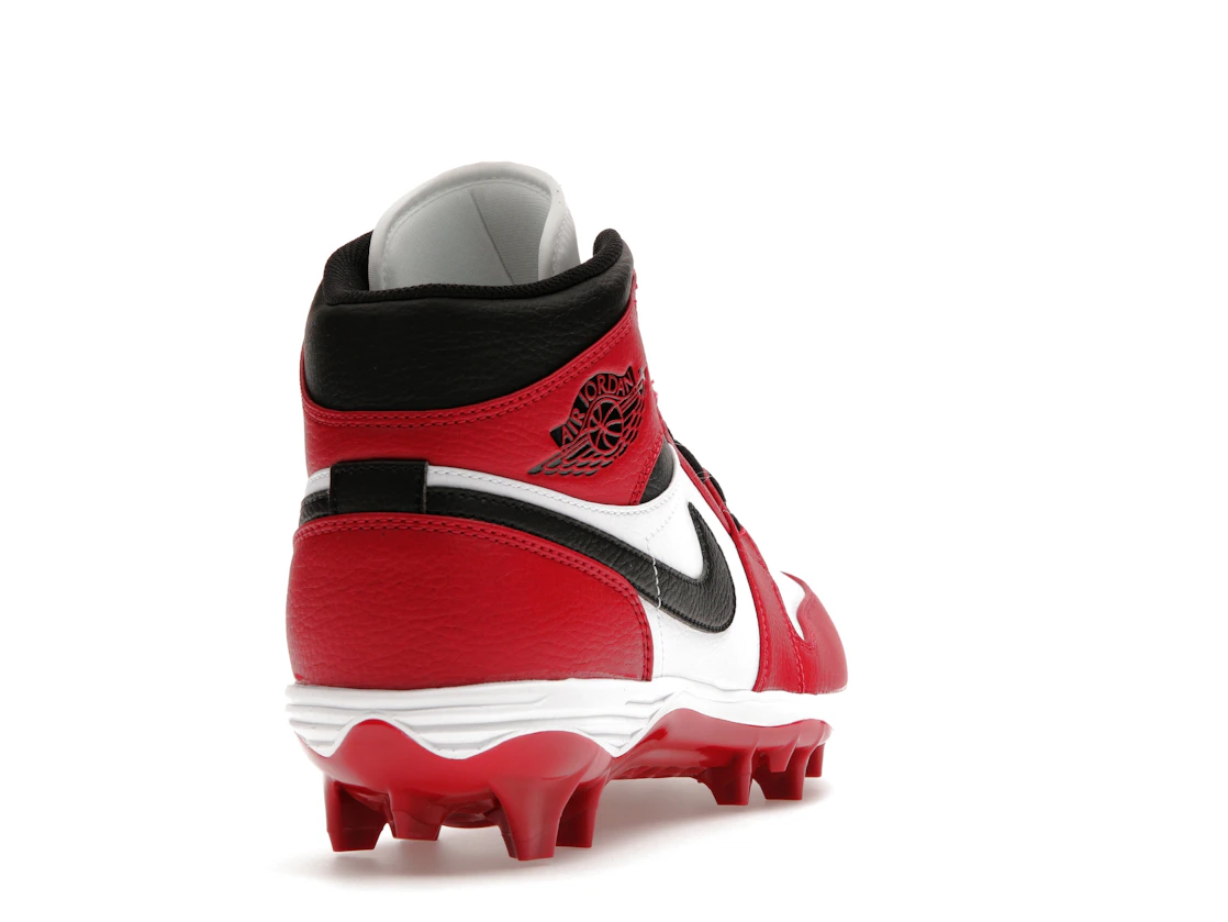 Vue 30 de Jordan 1 Mid TD Cleat Chicago (2023)