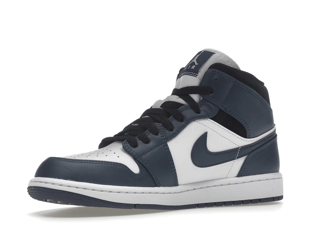 Vue 16 de Jordan 1 Mid Armory Navy