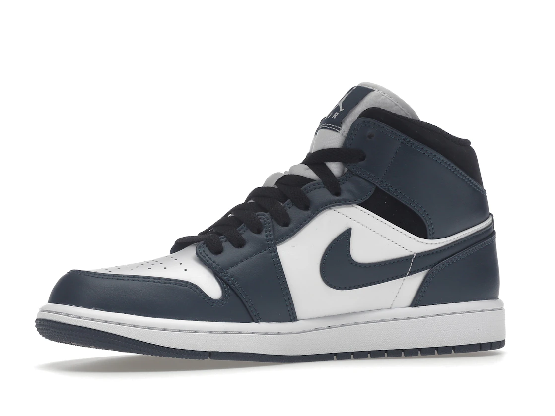 Vue 17 de Jordan 1 Mid Armory Navy