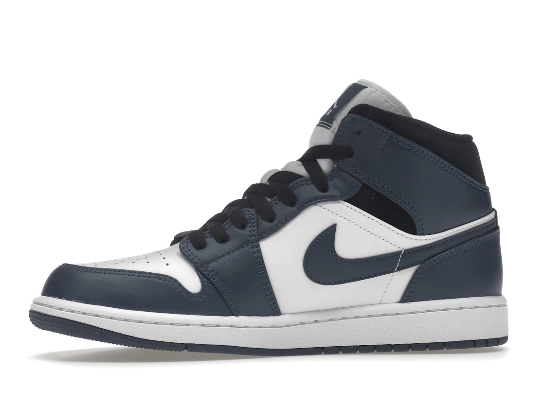 Vue 18 de Jordan 1 Mid Armory Navy