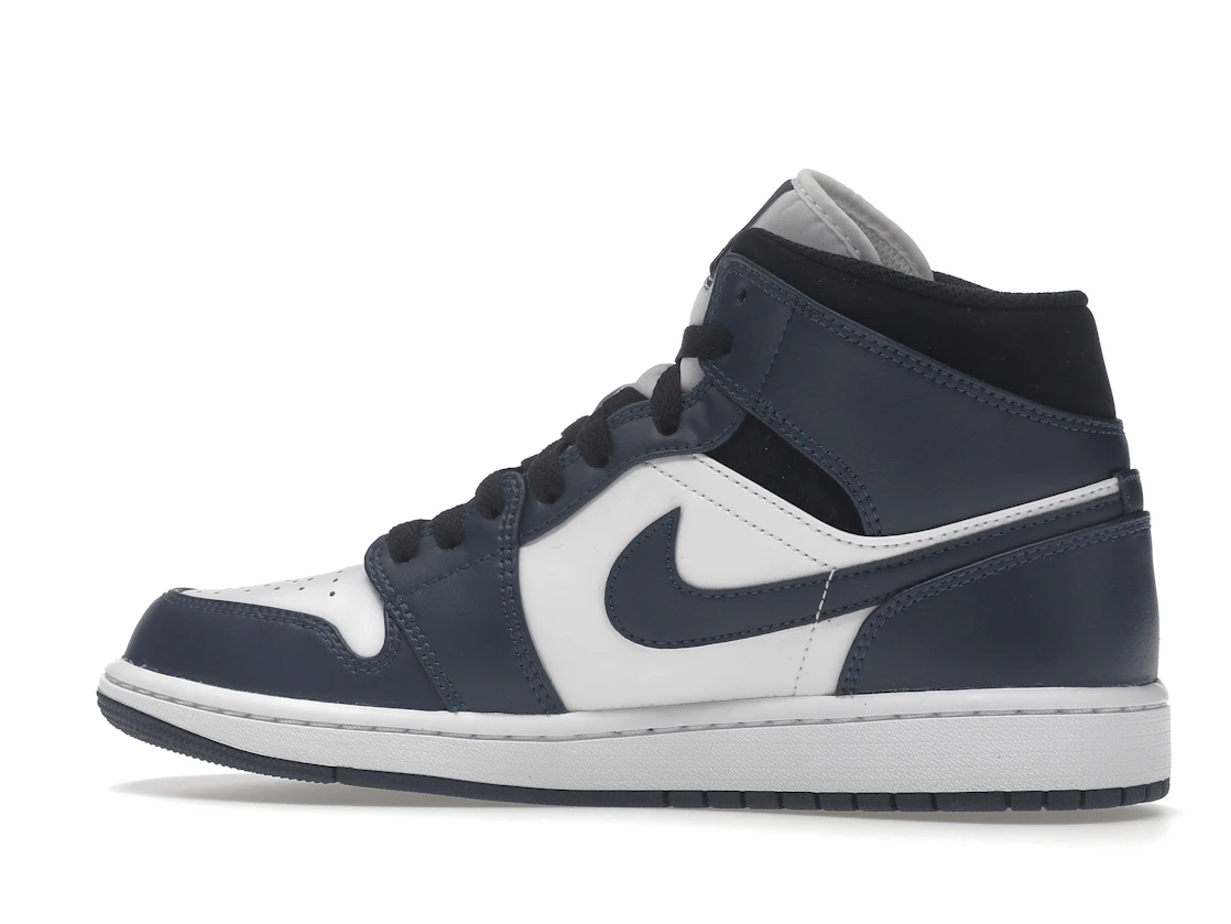 Vue 21 de Jordan 1 Mid Armory Navy