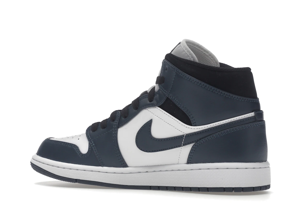 Vue 22 de Jordan 1 Mid Armory Navy