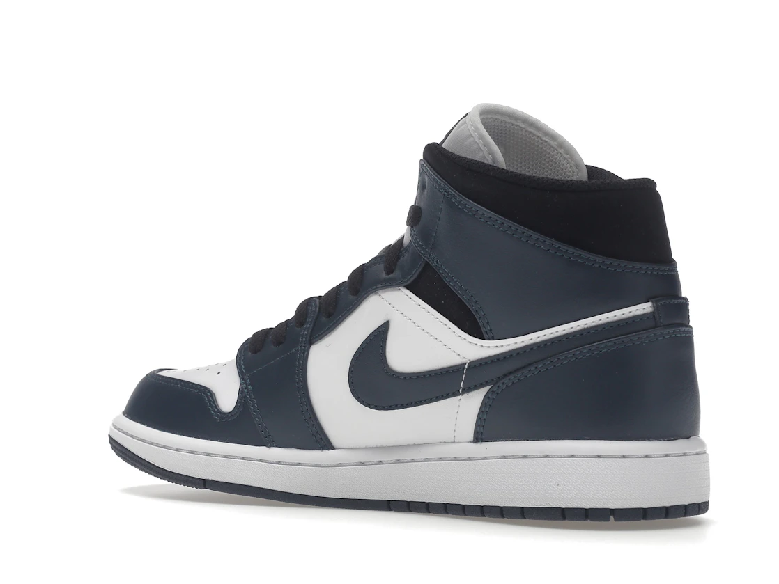 Vue 23 de Jordan 1 Mid Armory Navy