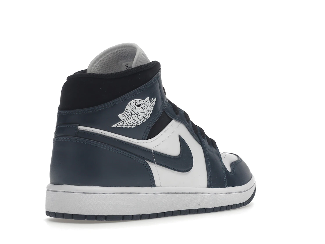 Vue 32 de Jordan 1 Mid Armory Navy