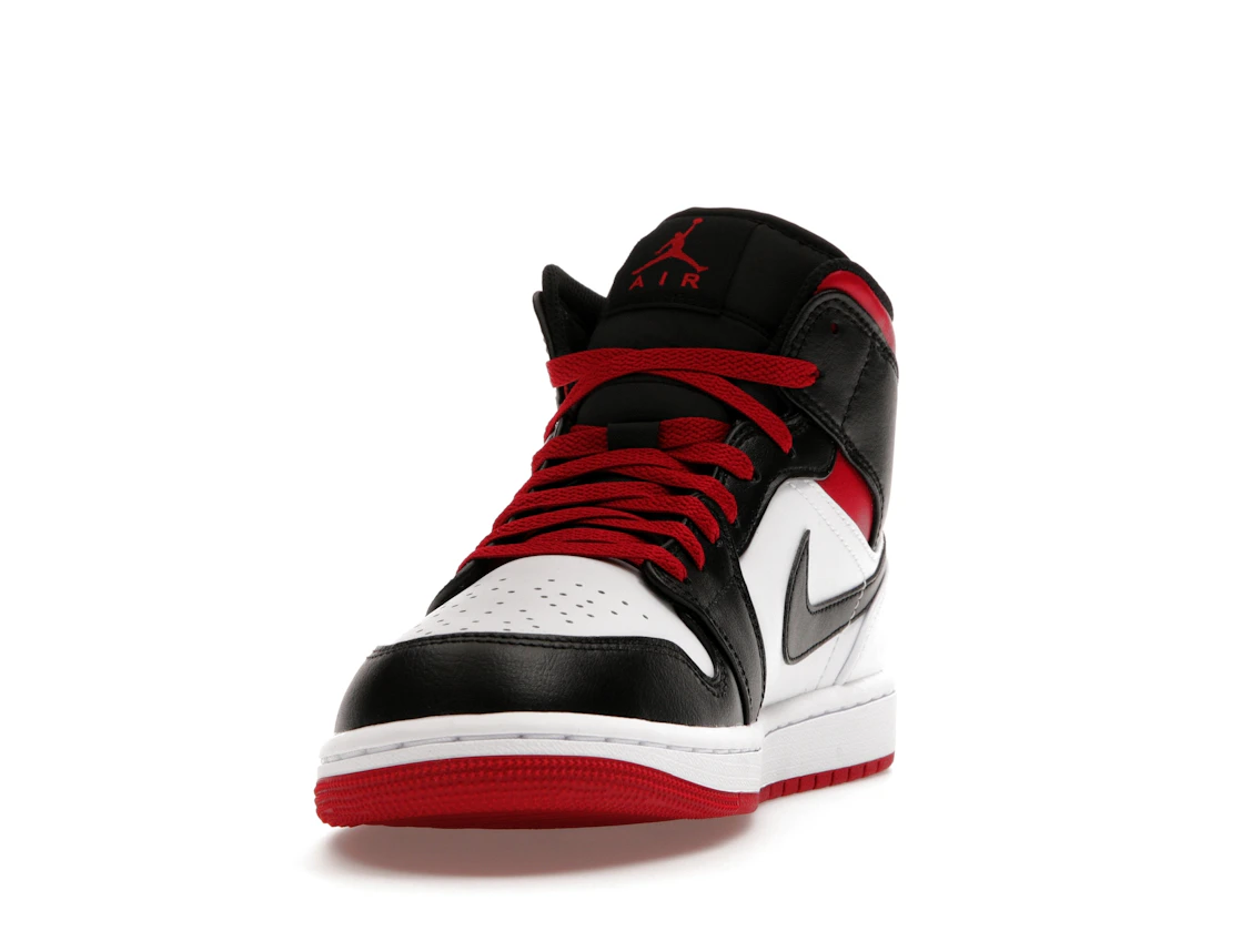 Vue 12 de Jordan 1 Mid Gym Red Black Toe