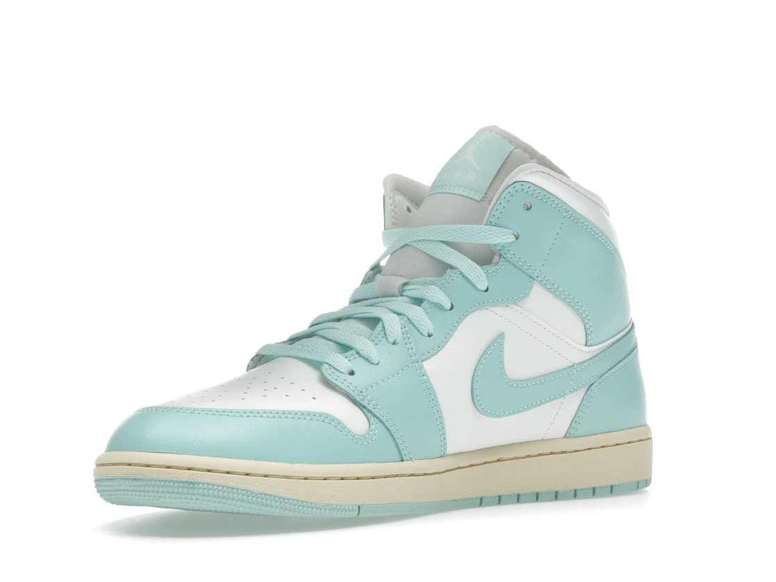 Vue 15 de Jordan 1 Mid Light Dew 