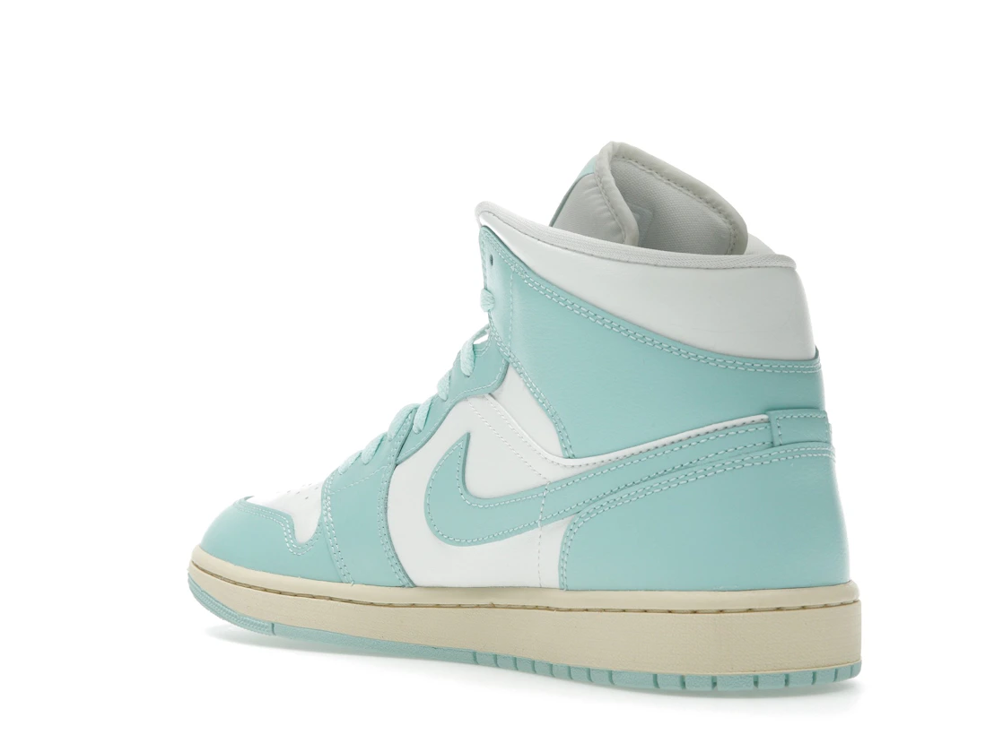 Vue 24 de Jordan 1 Mid Light Dew 