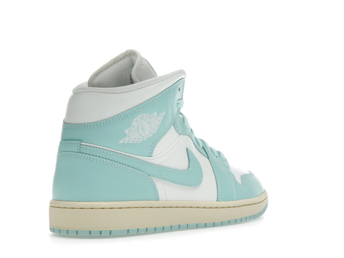 Vue 32 de Jordan 1 Mid Light Dew 