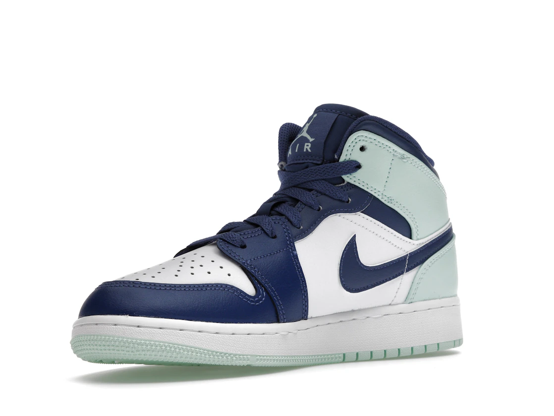 Vue 15 de Jordan 1 Mid Mystic Navy Mint Foam (GS)