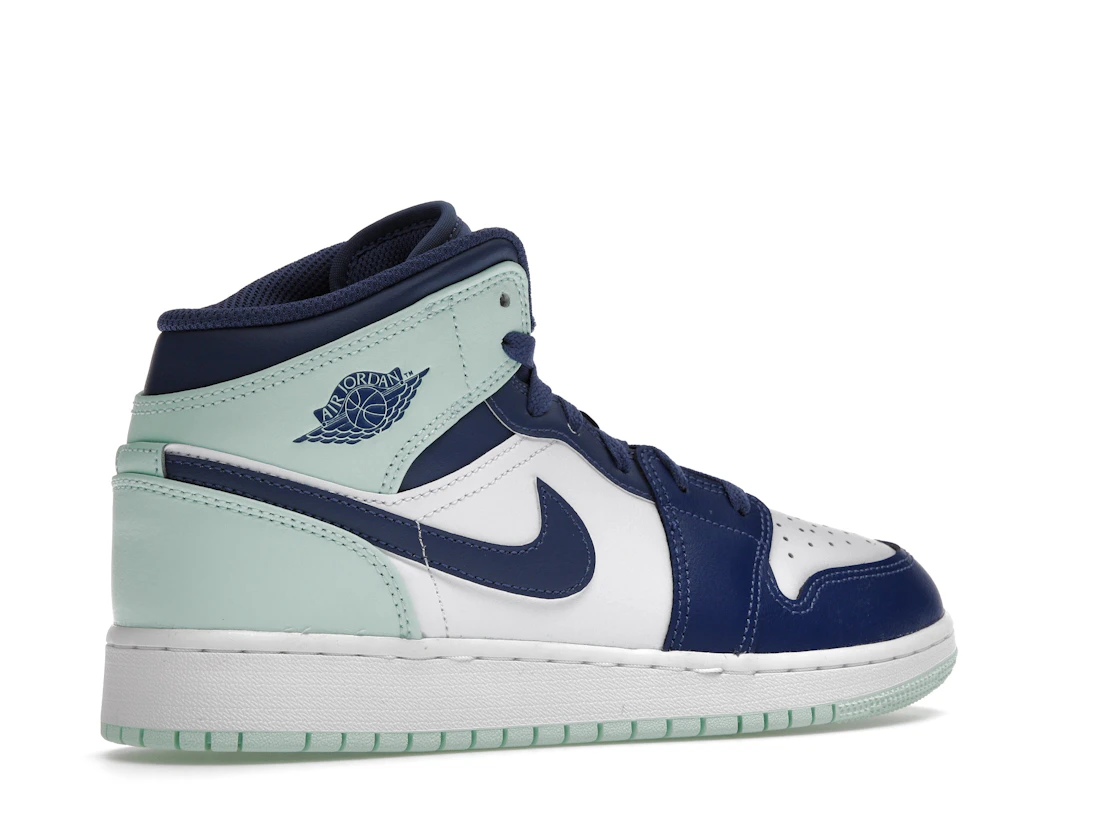 Vue 34 de Jordan 1 Mid Mystic Navy Mint Foam (GS)