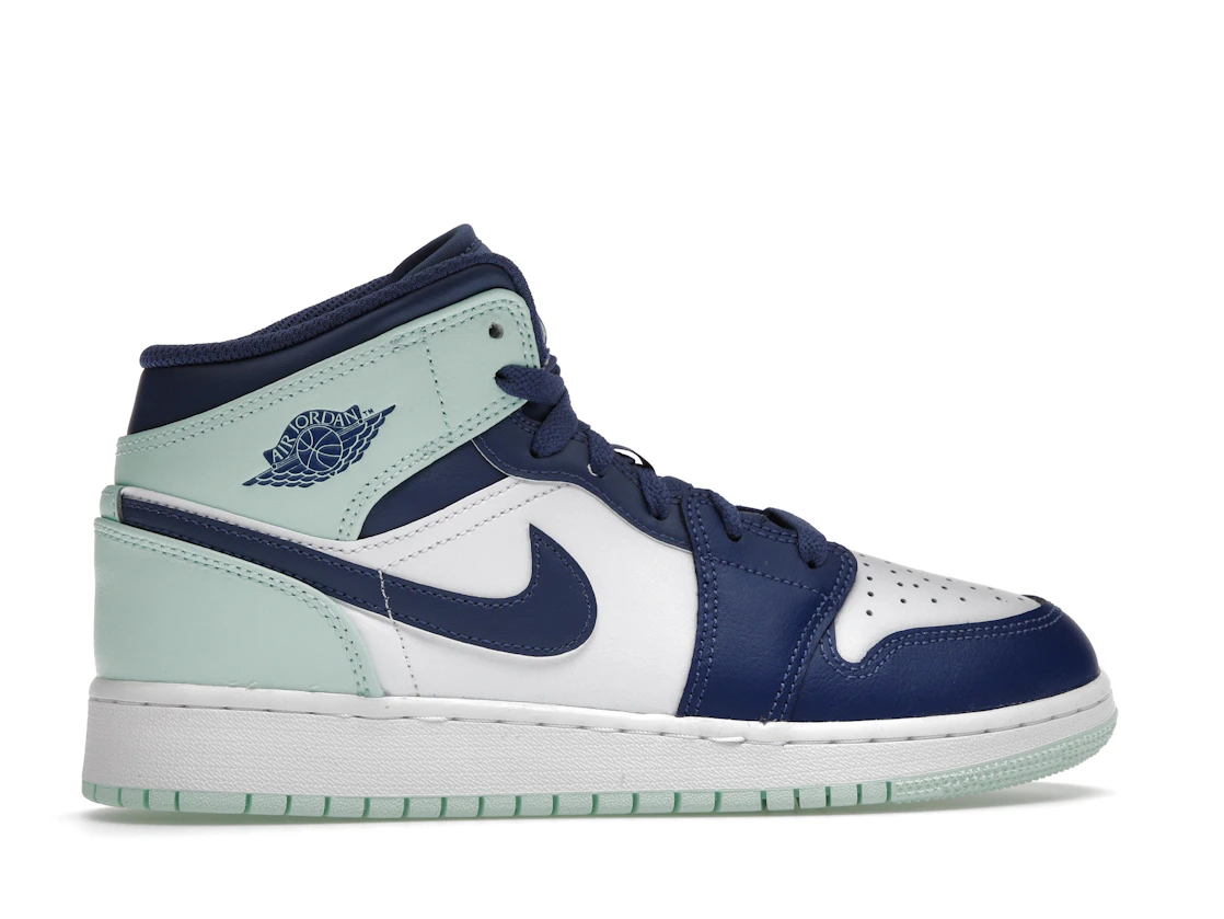 Vue 36 de Jordan 1 Mid Mystic Navy Mint Foam (GS)