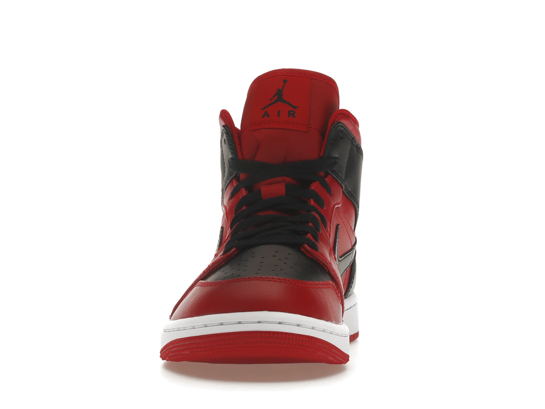 Vue 11 de Jordan 1 Mid Reverse Bred (2021)