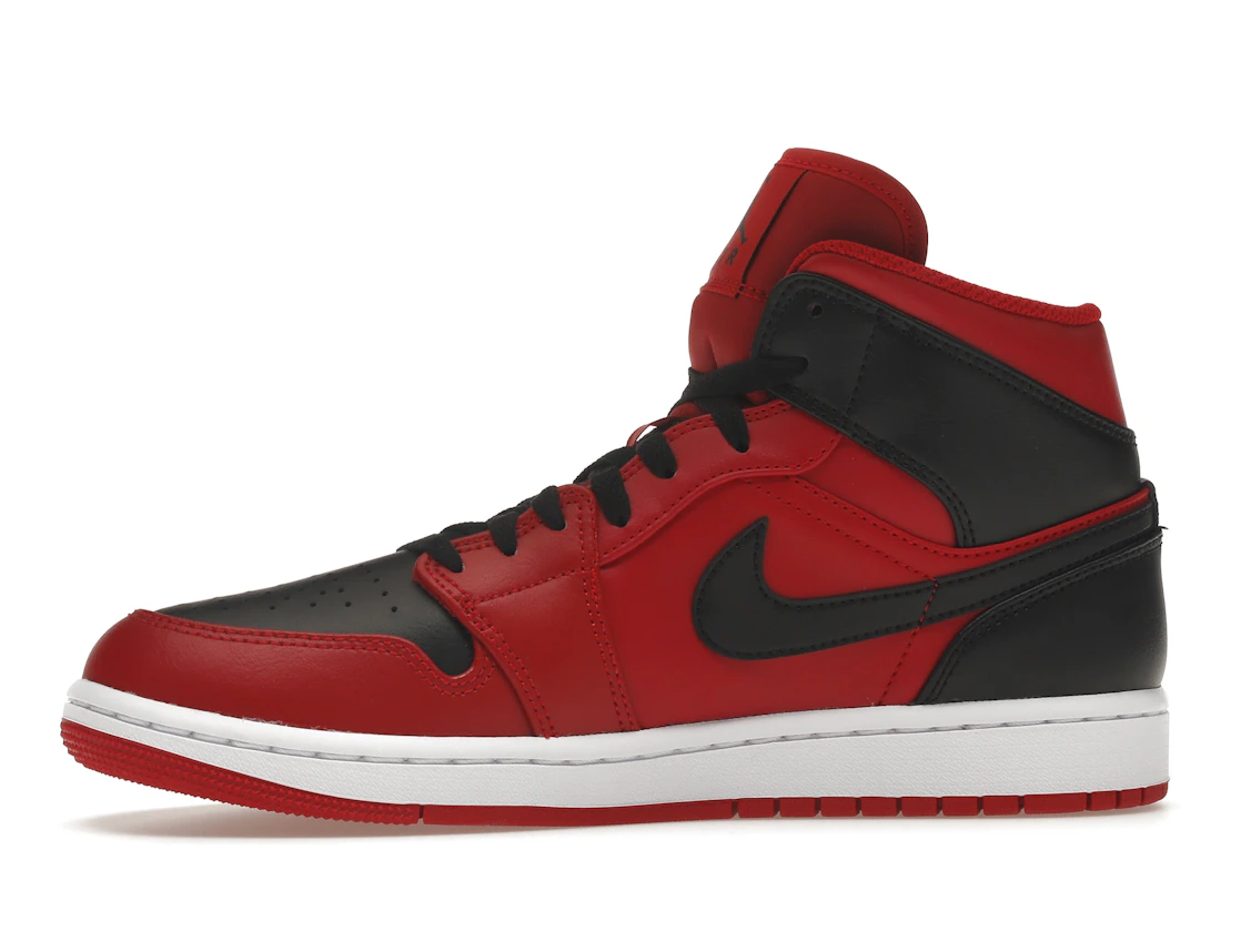 Vue 18 de Jordan 1 Mid Reverse Bred (2021)