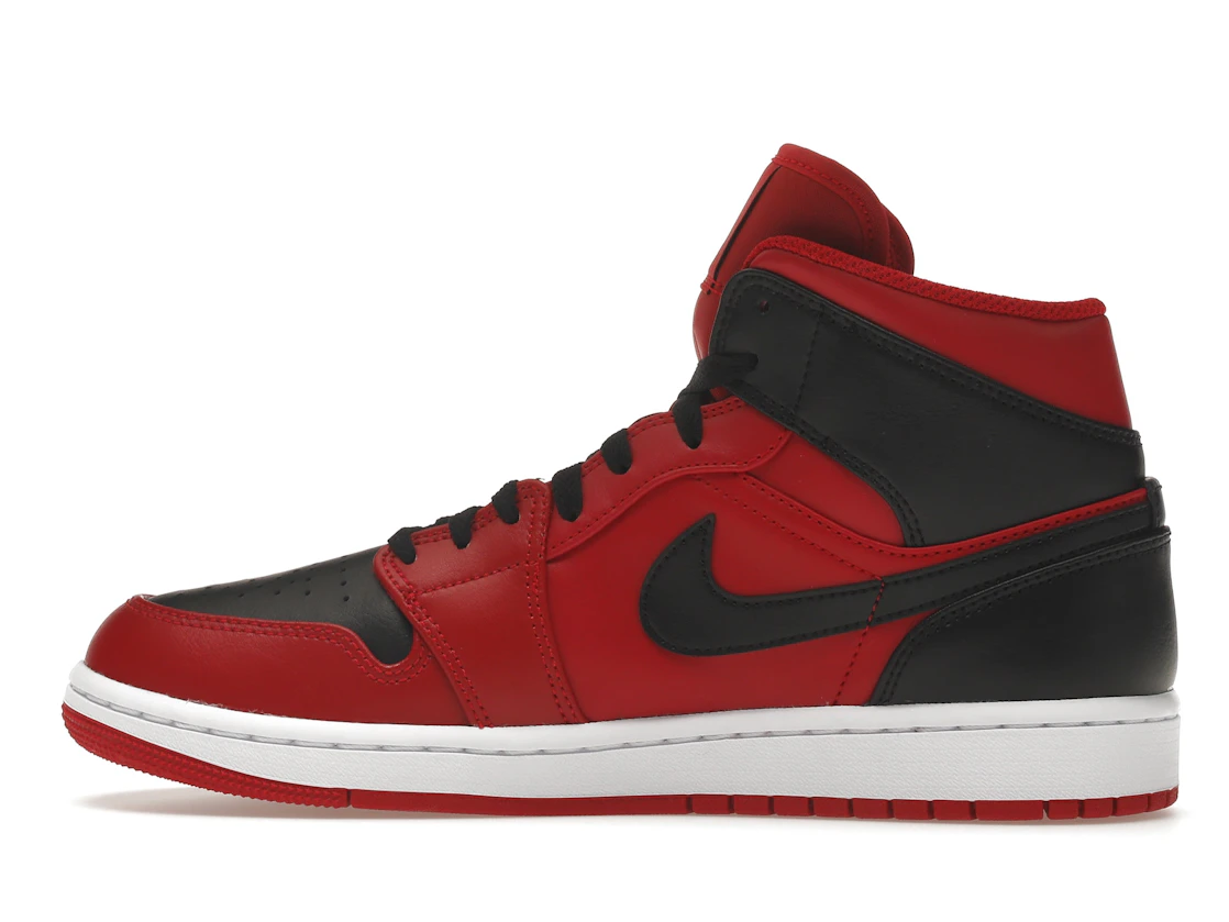 Vue 20 de Jordan 1 Mid Reverse Bred (2021)
