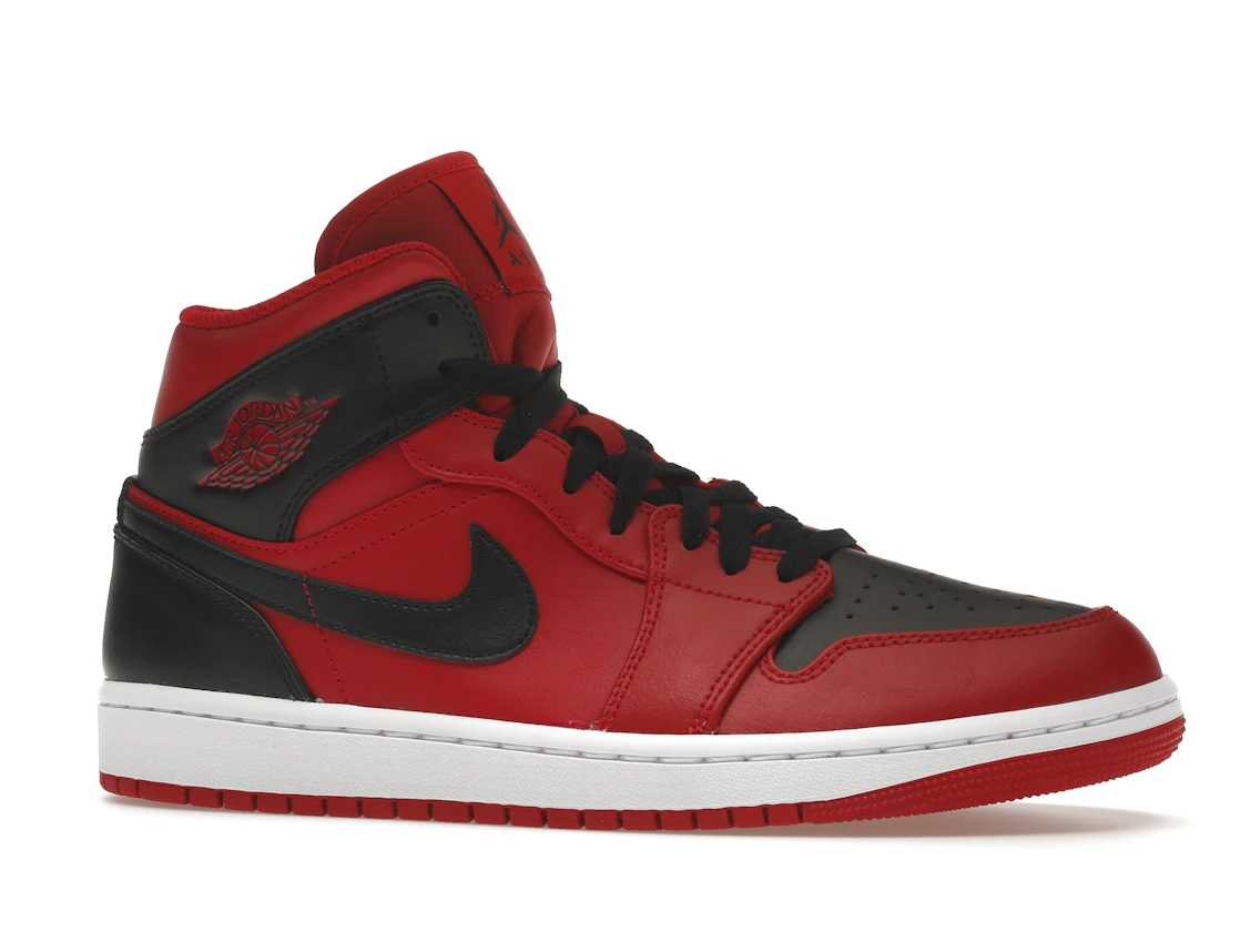 Vue 3 de Jordan 1 Mid Reverse Bred (2021)