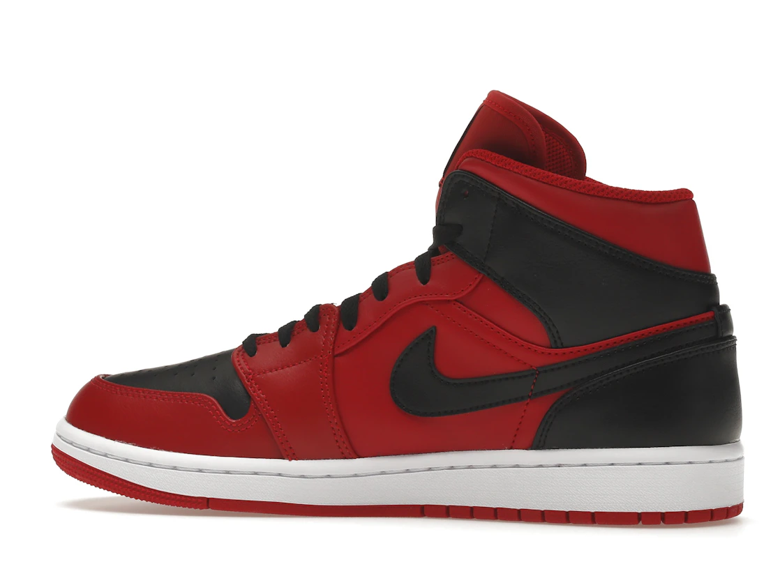 Vue 21 de Jordan 1 Mid Reverse Bred (2021)