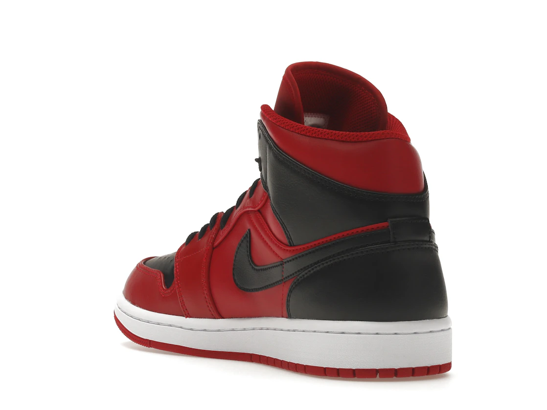 Vue 25 de Jordan 1 Mid Reverse Bred (2021)