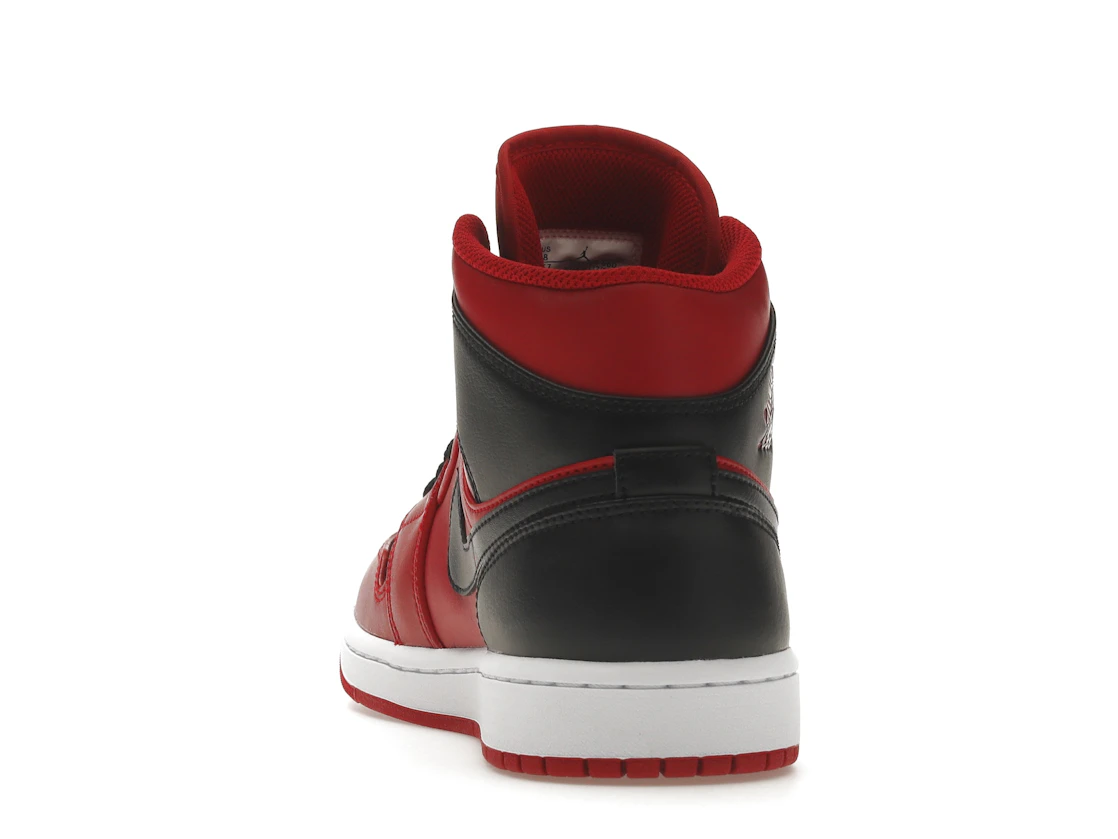 Vue 27 de Jordan 1 Mid Reverse Bred (2021)