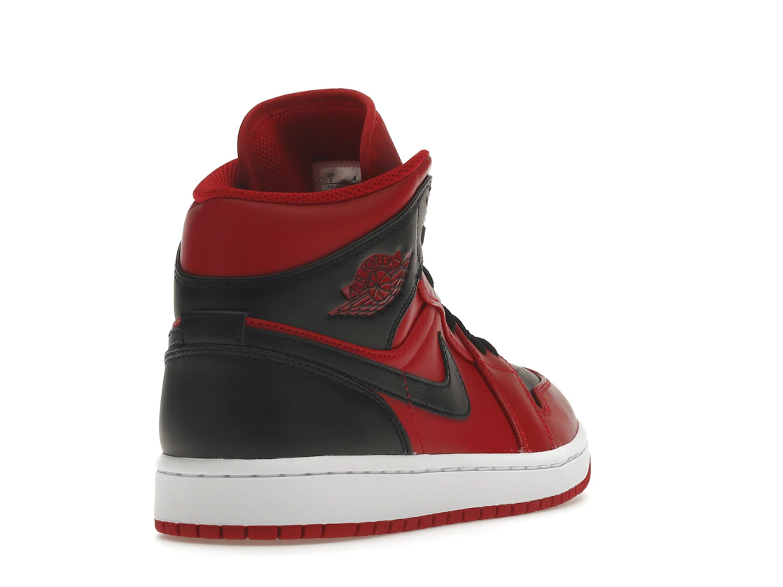Vue 31 de Jordan 1 Mid Reverse Bred (2021)