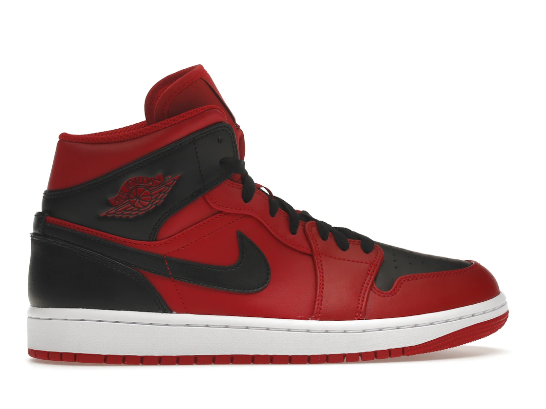 Vue 36 de Jordan 1 Mid Reverse Bred (2021)