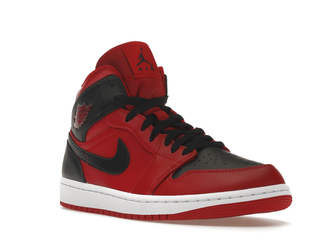 Vue 6 de Jordan 1 Mid Reverse Bred (2021)