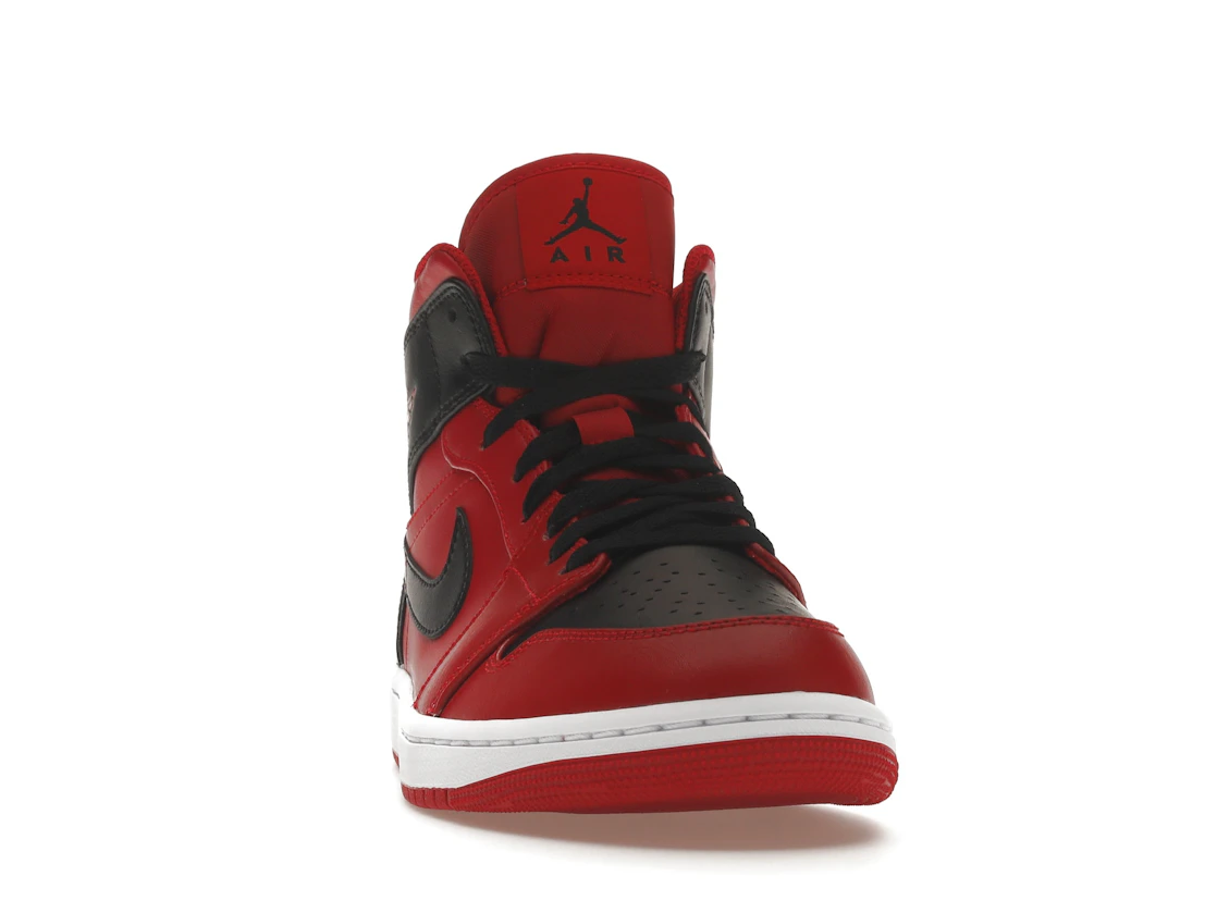 Vue 9 de Jordan 1 Mid Reverse Bred (2021)