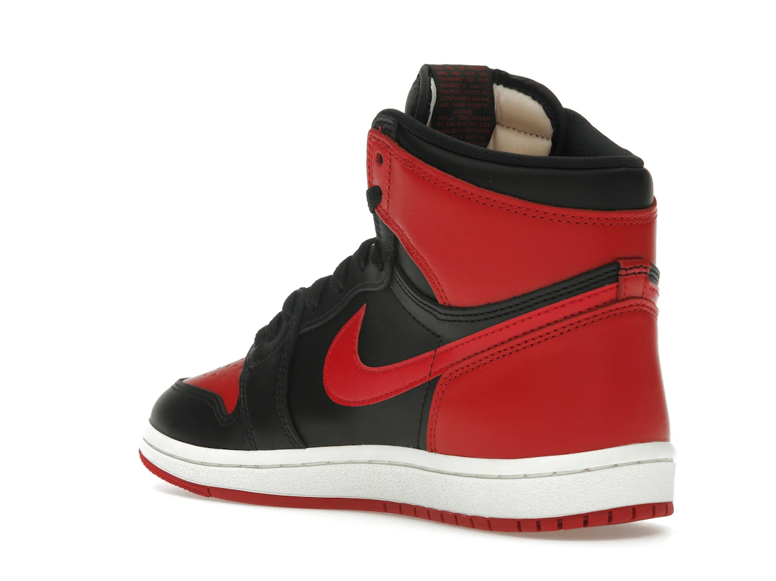 Vue 24 de Jordan 1 Retro High '85 OG Bred (2025)