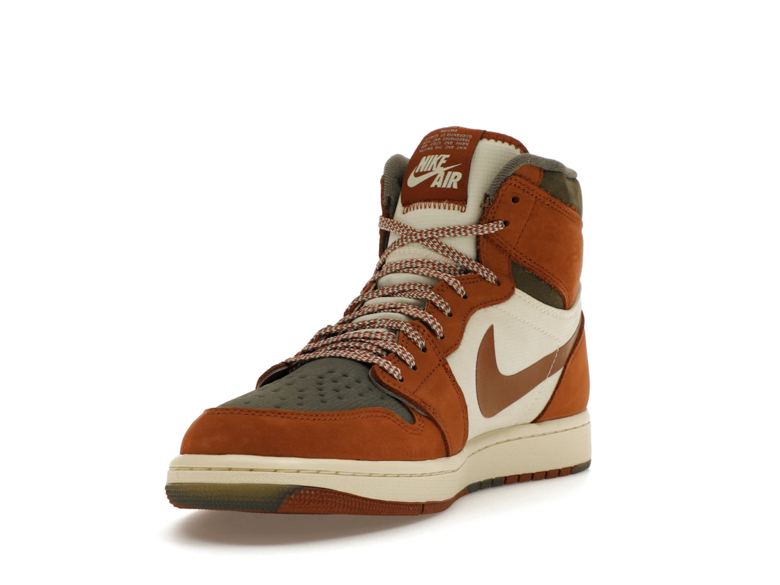 Vue 13 de Jordan 1 Retro High Element Gore-Tex Legend Coffee