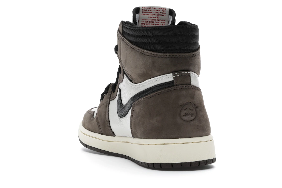 Vue 26 de Jordan 1 Retro High OG SP Travis Scott Mocha