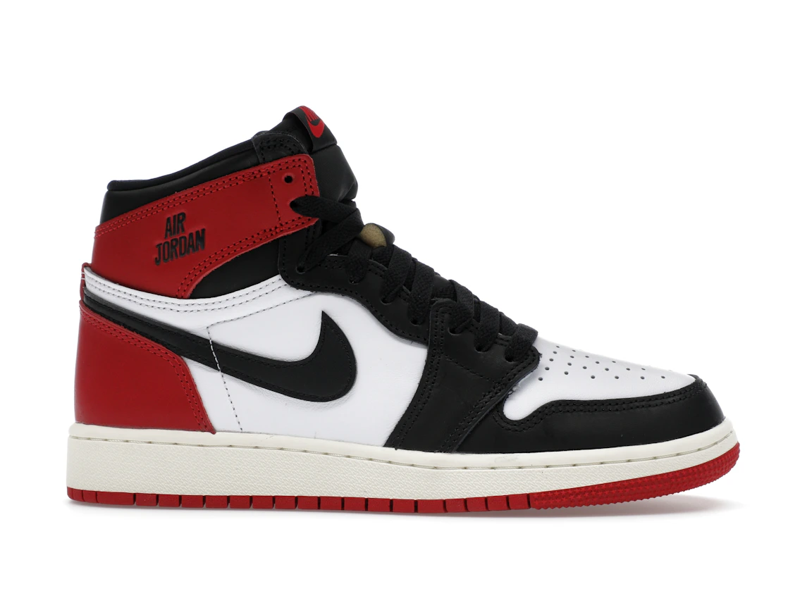 Vue 2 de Jordan 1 Retro High OG Black Toe Reimagined (GS)