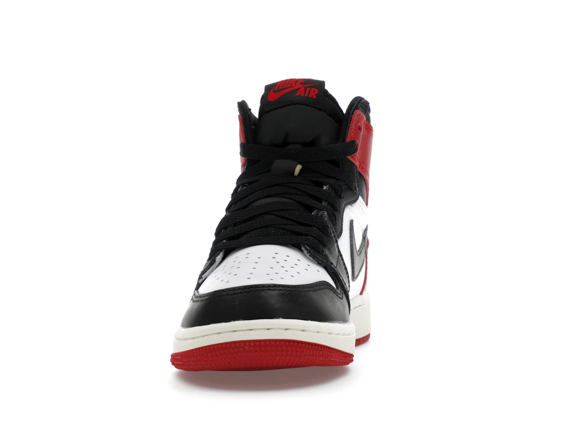 Vue 11 de Jordan 1 Retro High OG Black Toe Reimagined (GS)