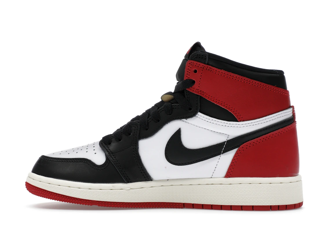 Vue 20 de Jordan 1 Retro High OG Black Toe Reimagined (GS)