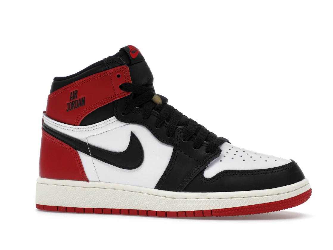 Vue 3 de Jordan 1 Retro High OG Black Toe Reimagined (GS)