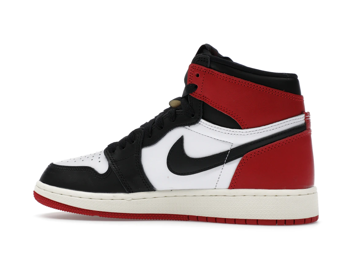 Vue 21 de Jordan 1 Retro High OG Black Toe Reimagined (GS)
