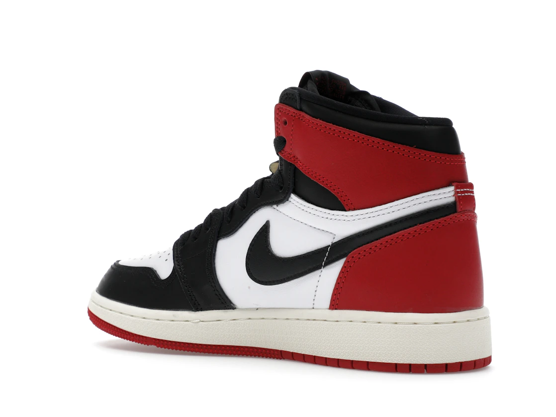 Vue 23 de Jordan 1 Retro High OG Black Toe Reimagined (GS)
