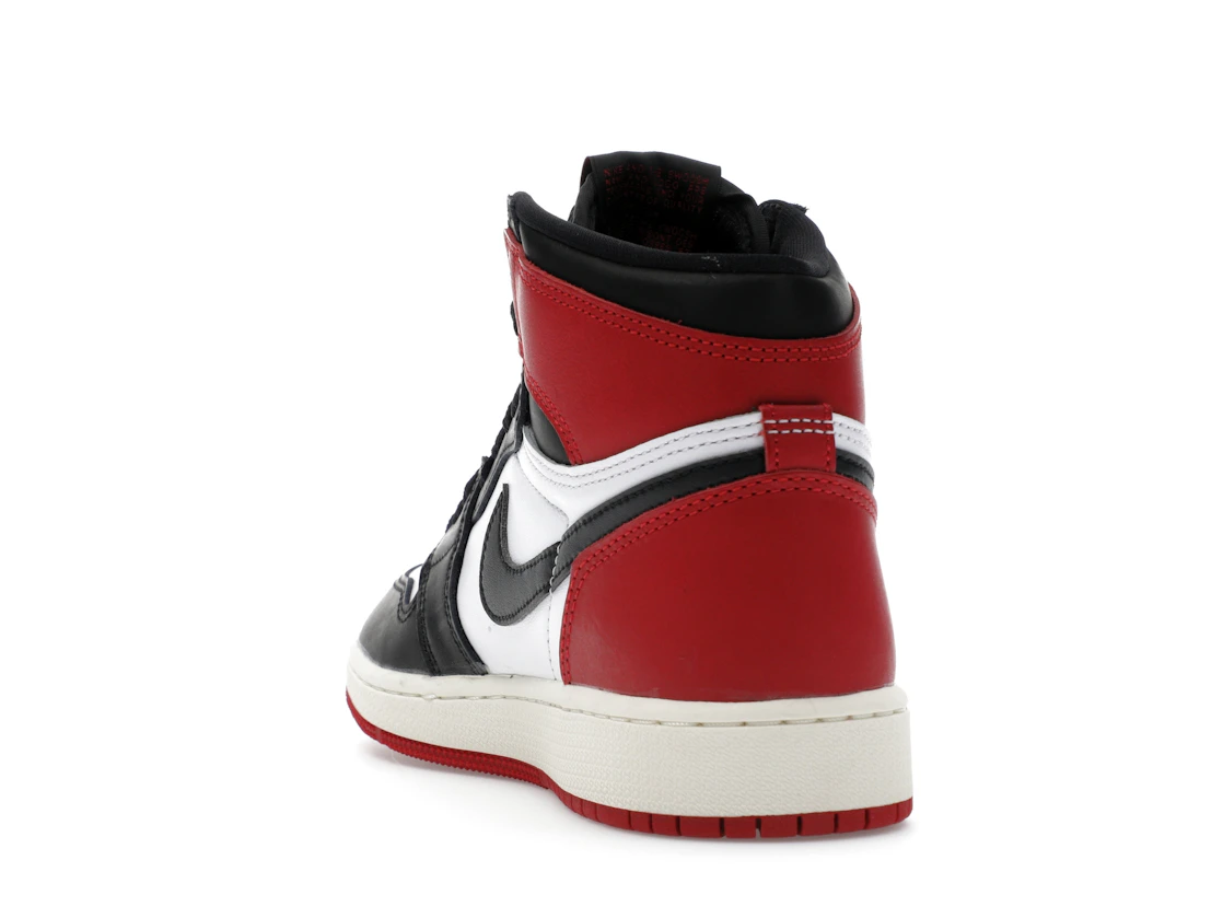 Vue 26 de Jordan 1 Retro High OG Black Toe Reimagined (GS)