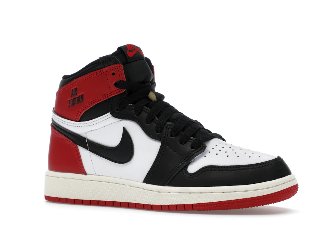 Vue 4 de Jordan 1 Retro High OG Black Toe Reimagined (GS)