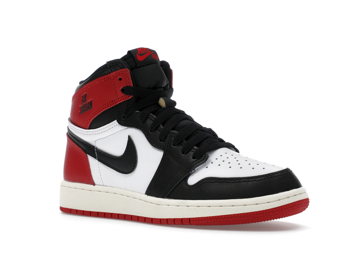 Vue 5 de Jordan 1 Retro High OG Black Toe Reimagined (GS)