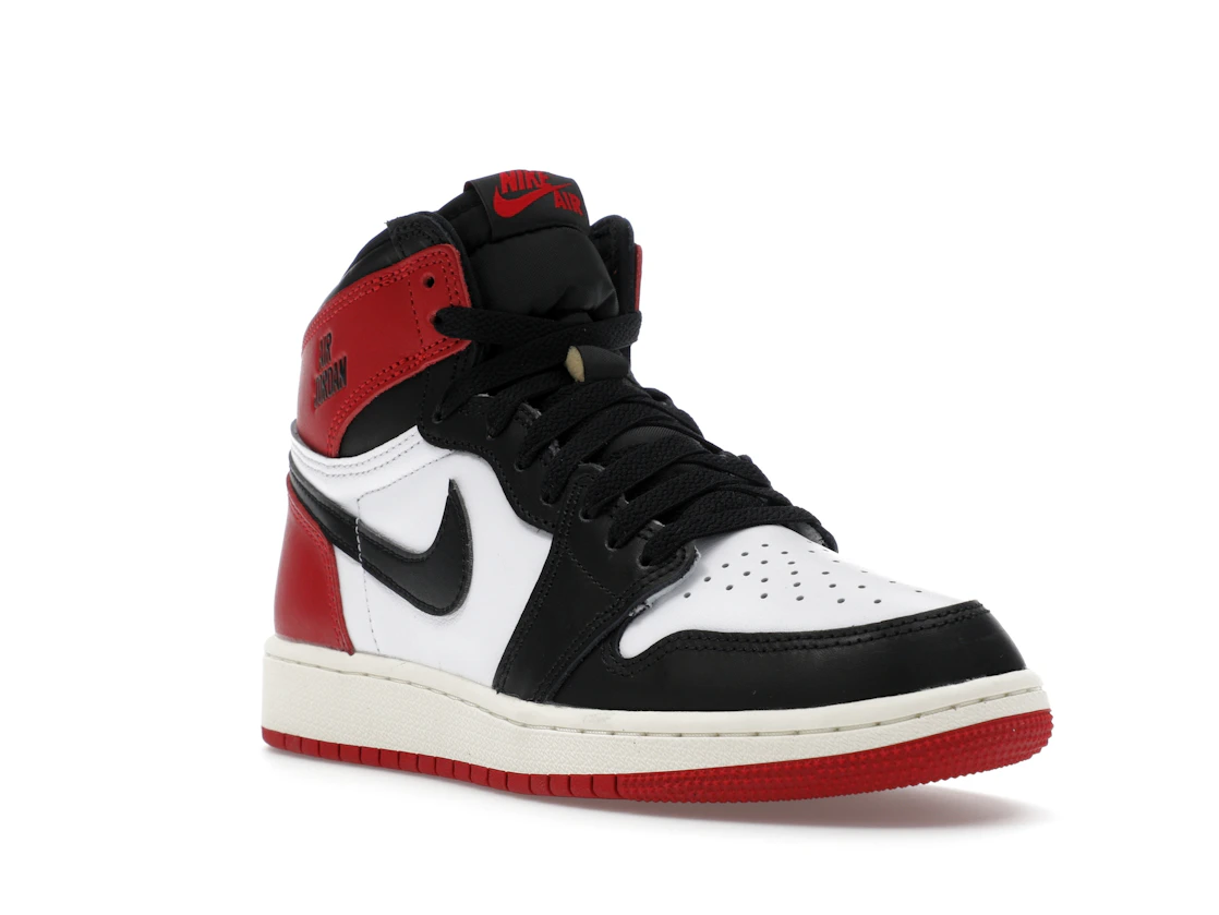 Vue 6 de Jordan 1 Retro High OG Black Toe Reimagined (GS)