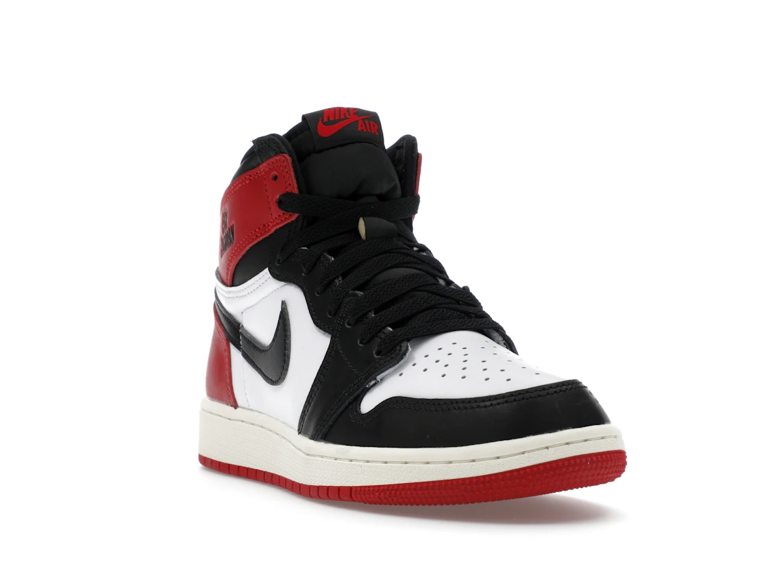 Vue 7 de Jordan 1 Retro High OG Black Toe Reimagined (GS)