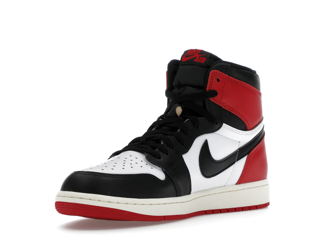 Vue 14 de Jordan 1 Retro High OG Black Toe Reimagined