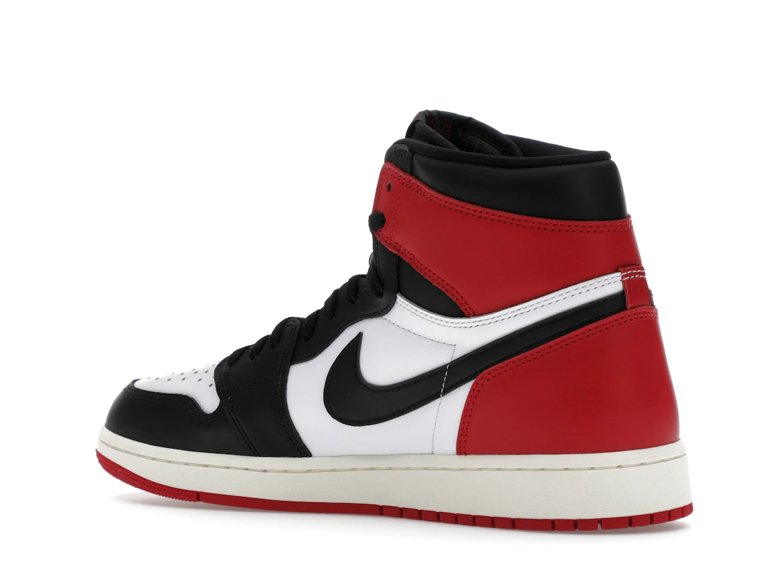 Vue 23 de Jordan 1 Retro High OG Black Toe Reimagined