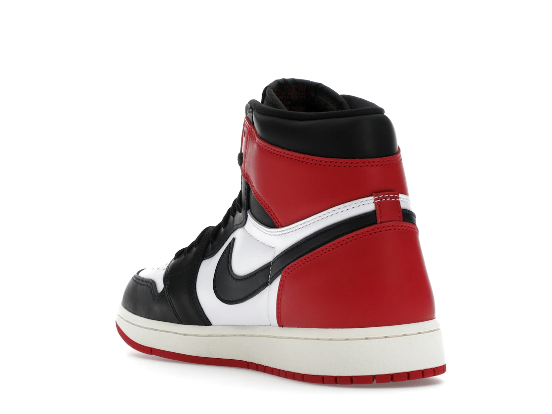 Vue 25 de Jordan 1 Retro High OG Black Toe Reimagined