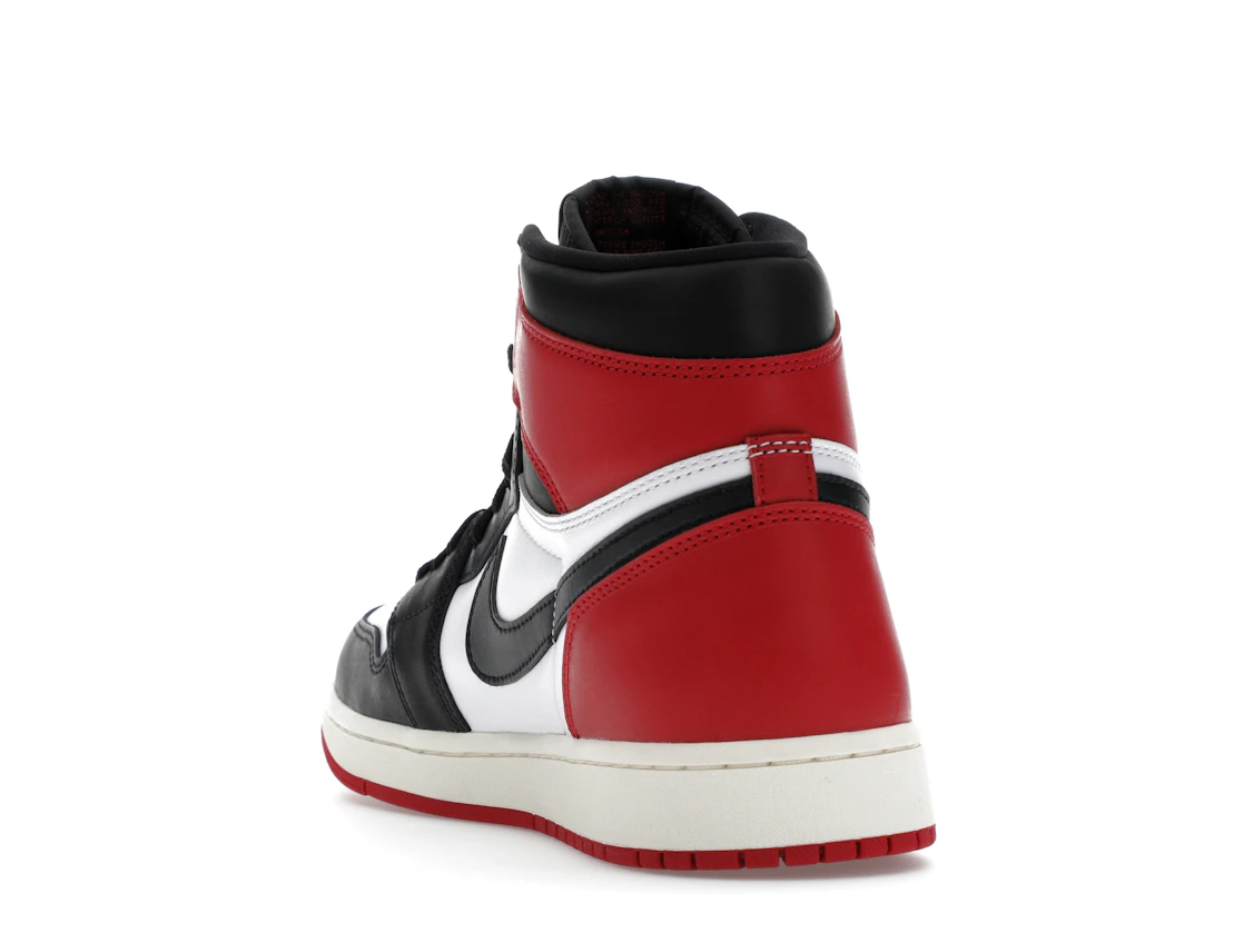 Vue 26 de Jordan 1 Retro High OG Black Toe Reimagined