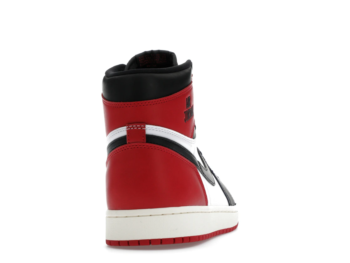 Vue 29 de Jordan 1 Retro High OG Black Toe Reimagined