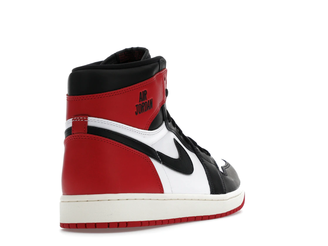 Vue 31 de Jordan 1 Retro High OG Black Toe Reimagined