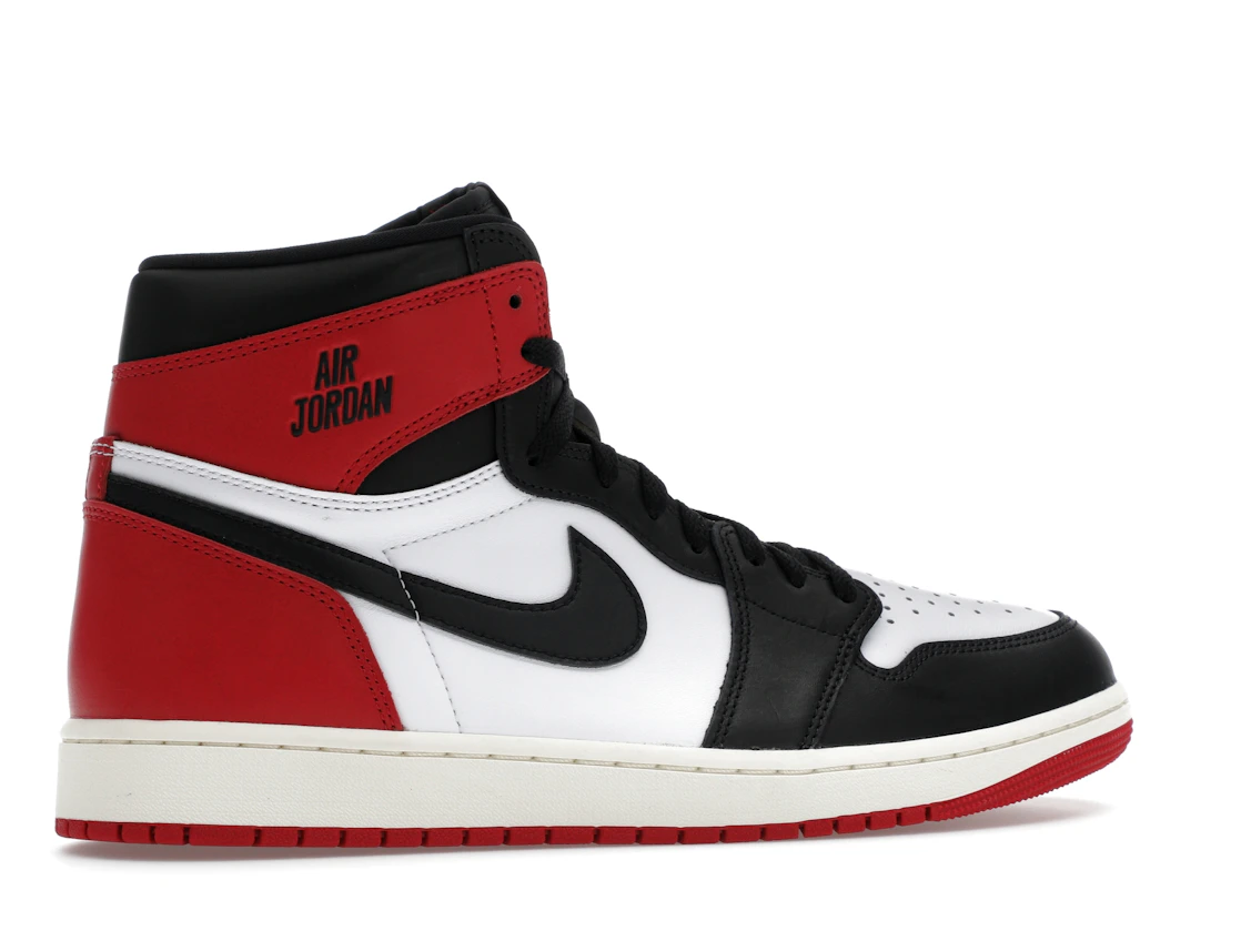 Vue 35 de Jordan 1 Retro High OG Black Toe Reimagined