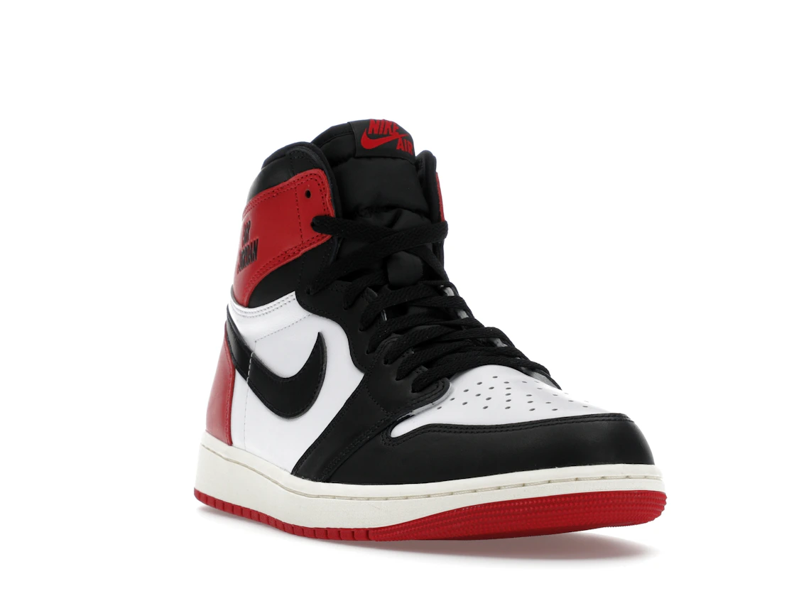 Vue 7 de Jordan 1 Retro High OG Black Toe Reimagined