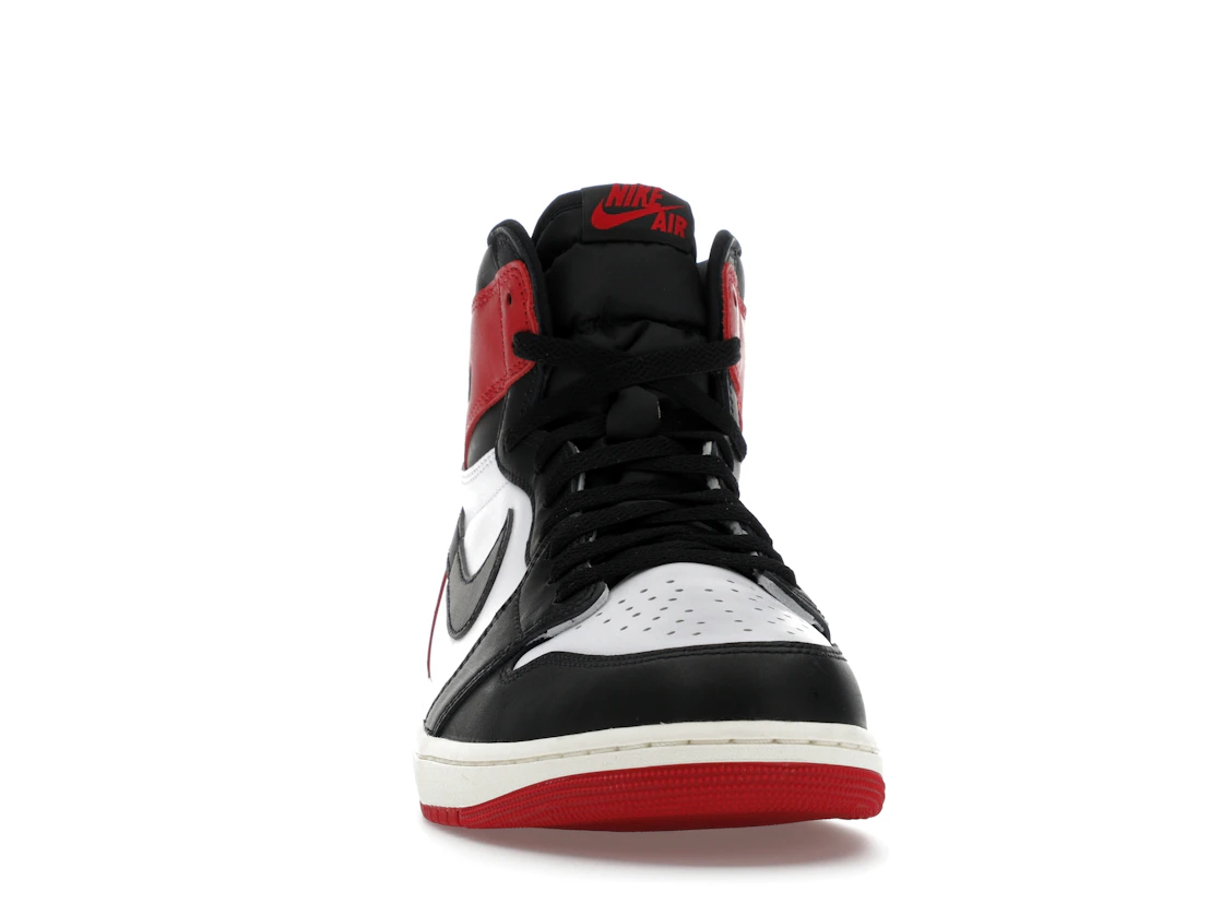 Vue 9 de Jordan 1 Retro High OG Black Toe Reimagined