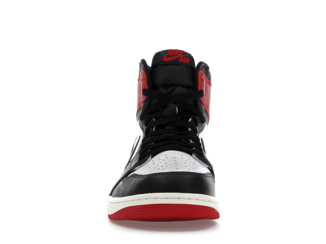 Vue 10 de Jordan 1 Retro High OG Black Toe Reimagined